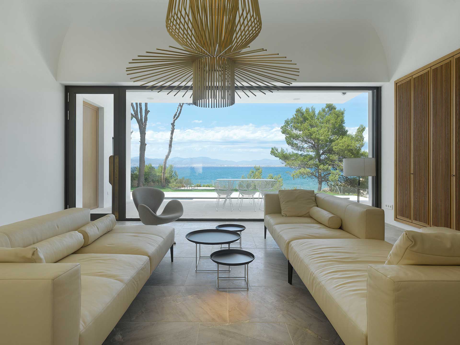 Dove mare e cielo si uniscono molto prima dell’orizzonte.