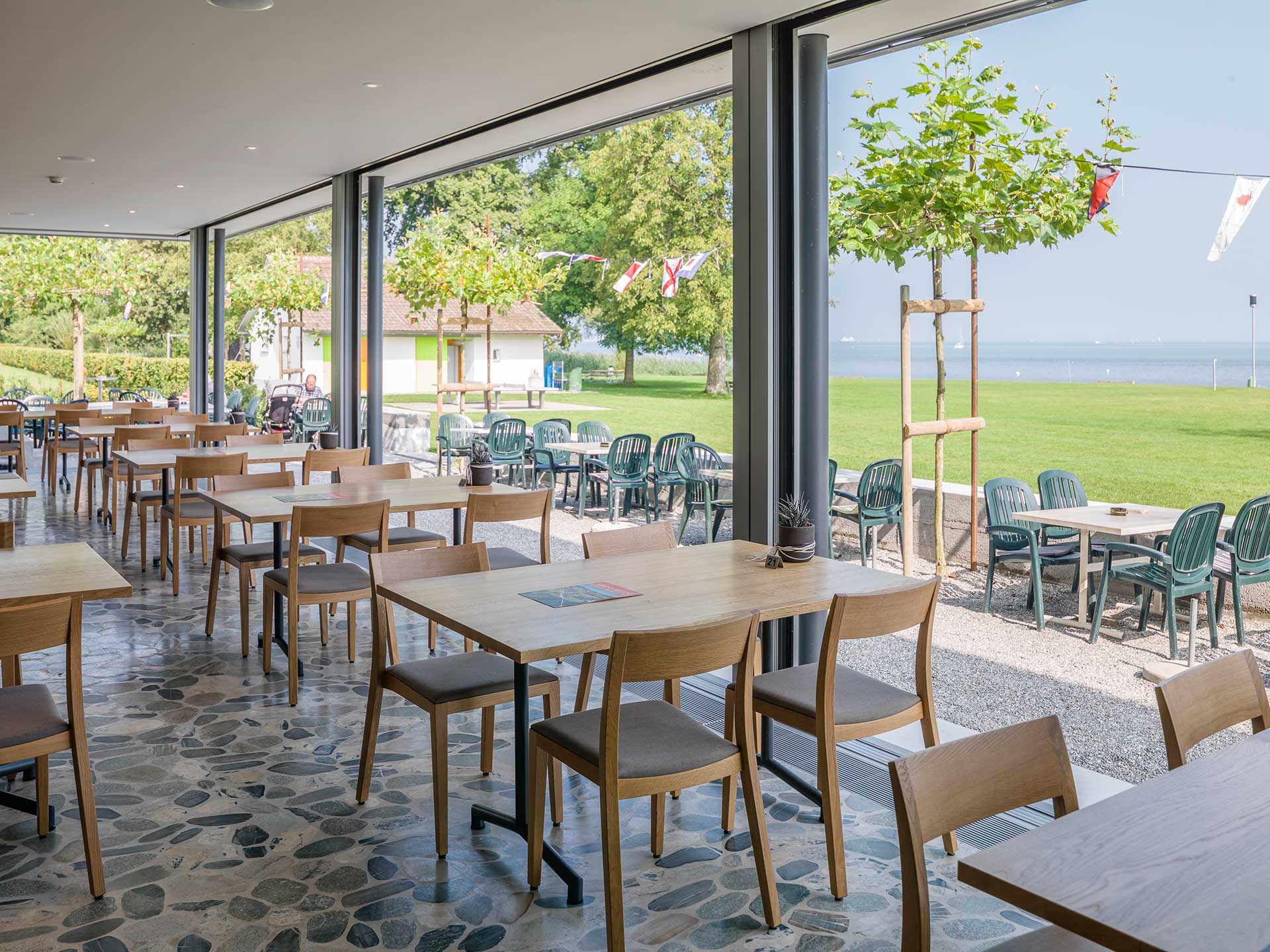 Watch corners disappear into thin air